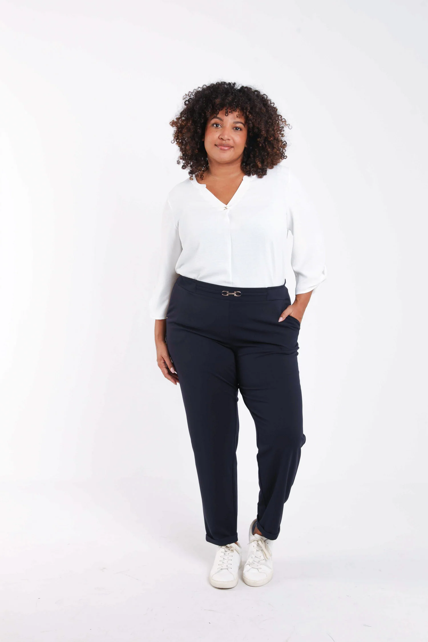 Pantalon uni détail bijoux - Image 7