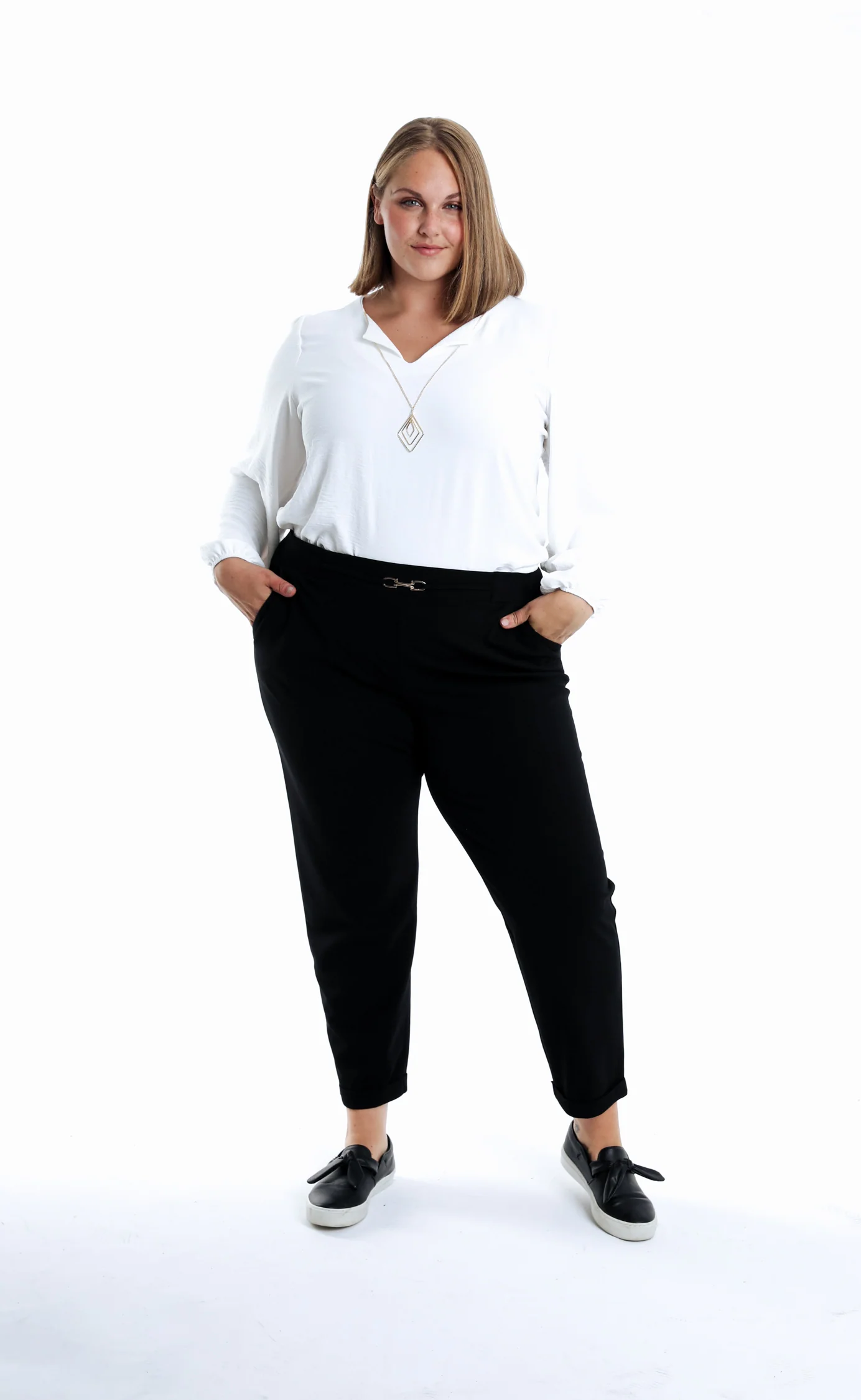 Pantalon uni détail bijoux - Image 6