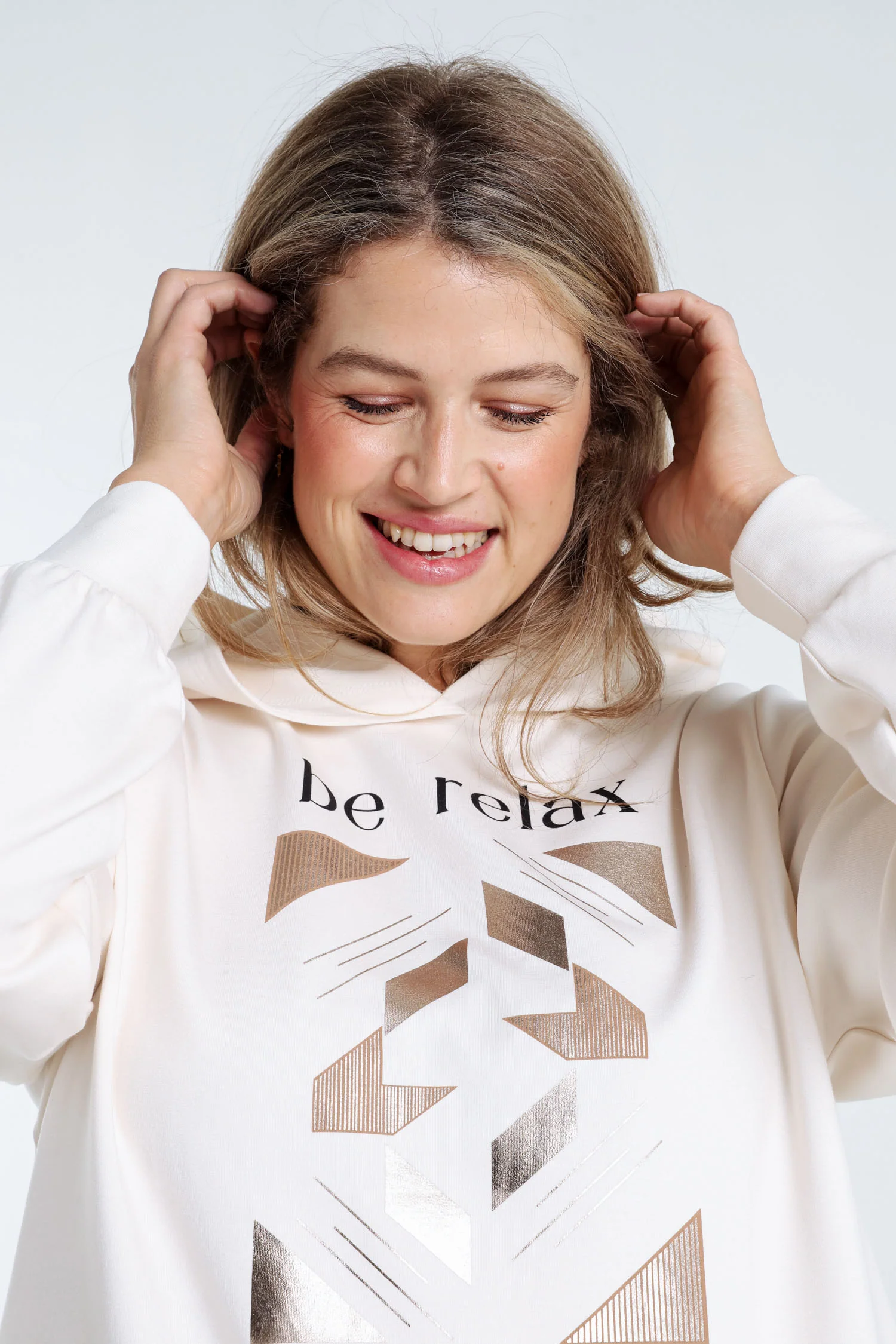 Pull à capuche avec inscription foil - Image 3