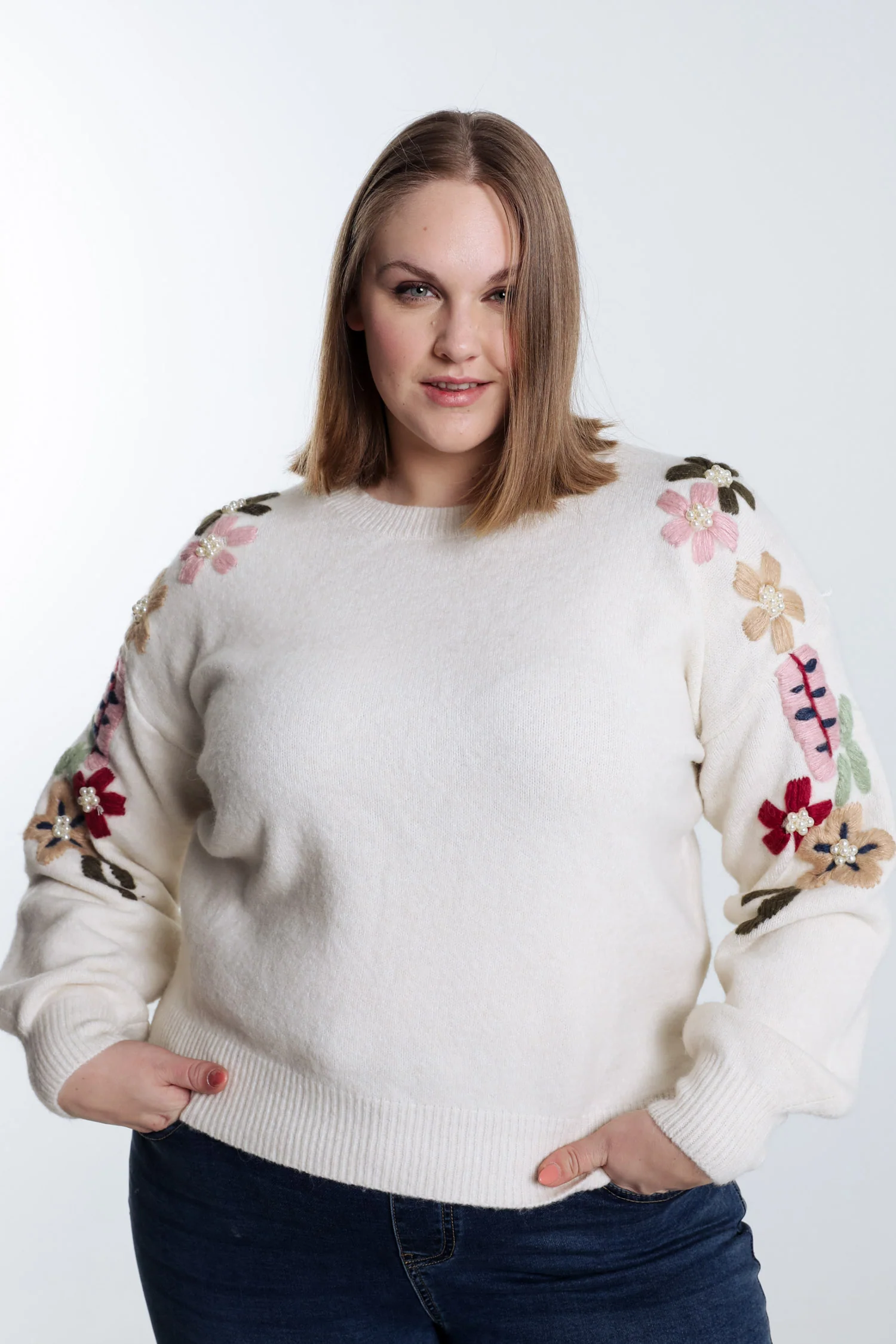 Pull uni avec manches détail broderies