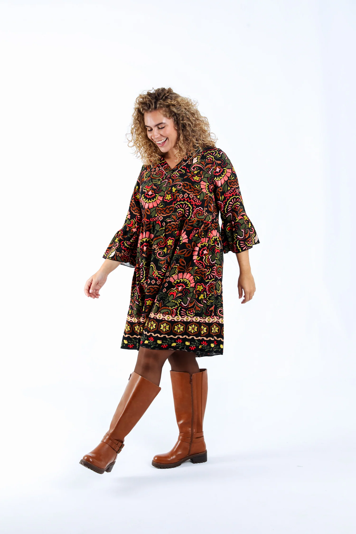 Robe courte en viscose imprimé folk - Image 7