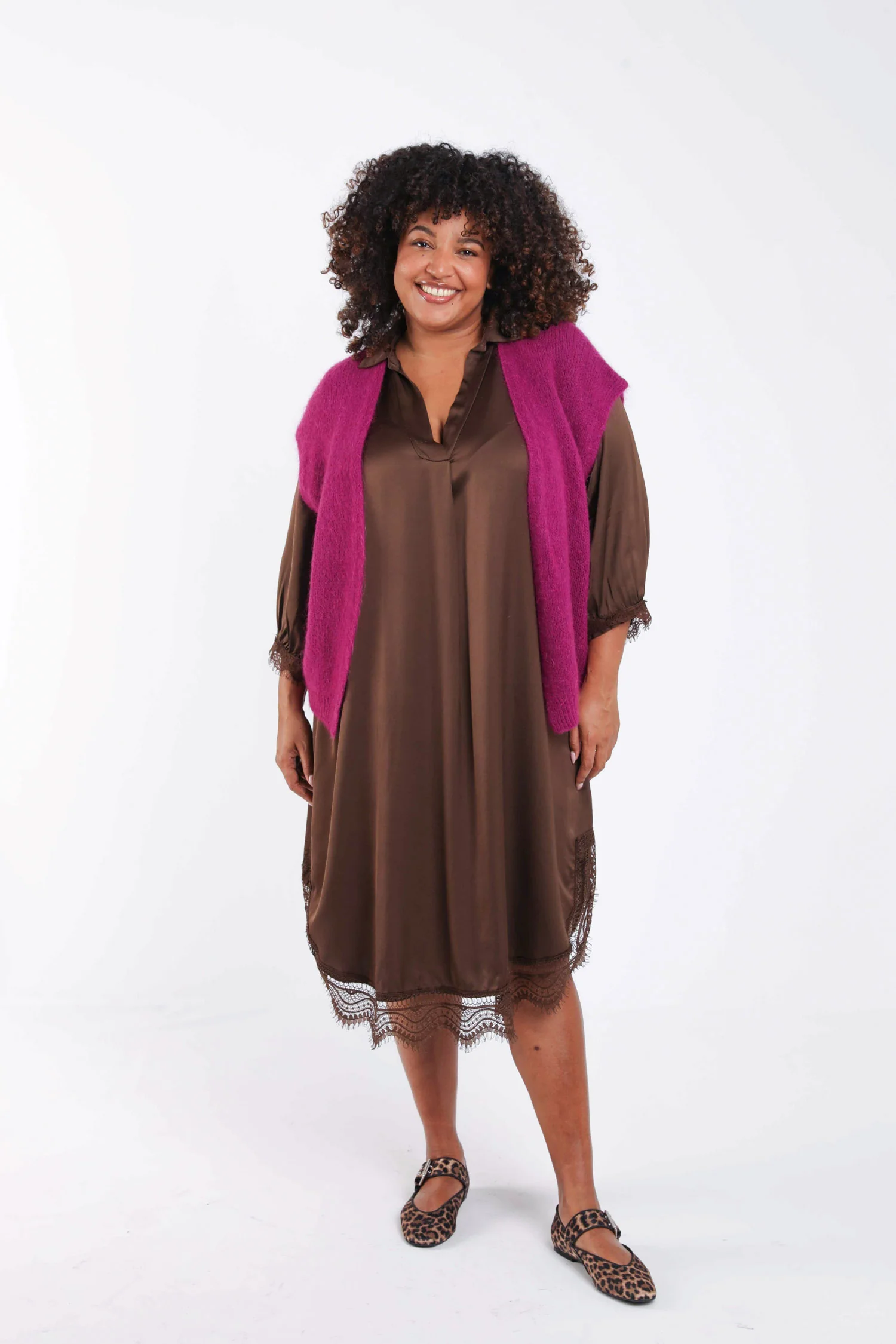 Robe en viscose effet satiné unie avec dentelle - Image 9