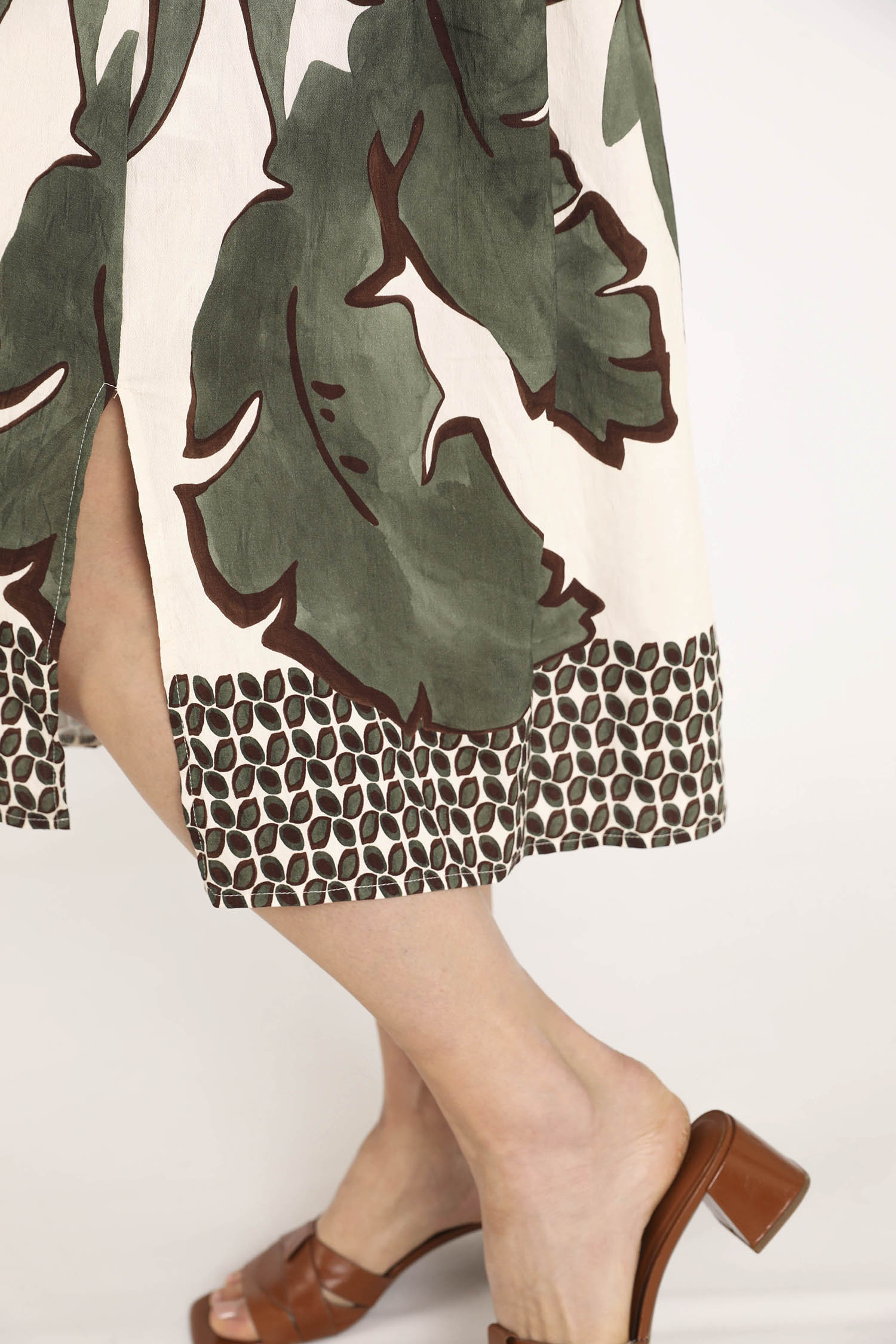 Robe en viscose imprimé feuilles - Image 4