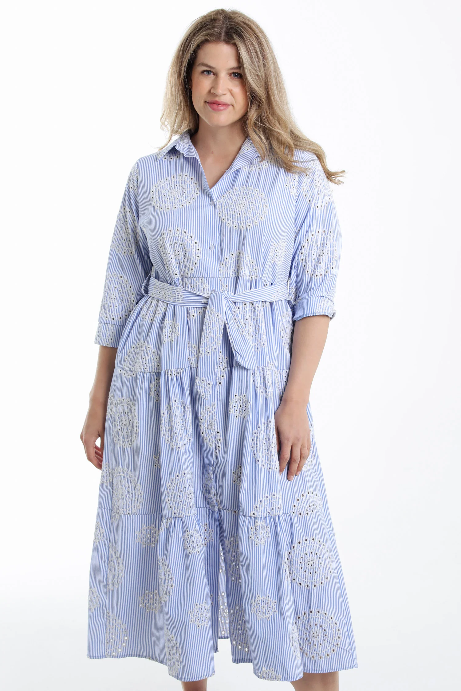 Robe longue rayée avec broderies
