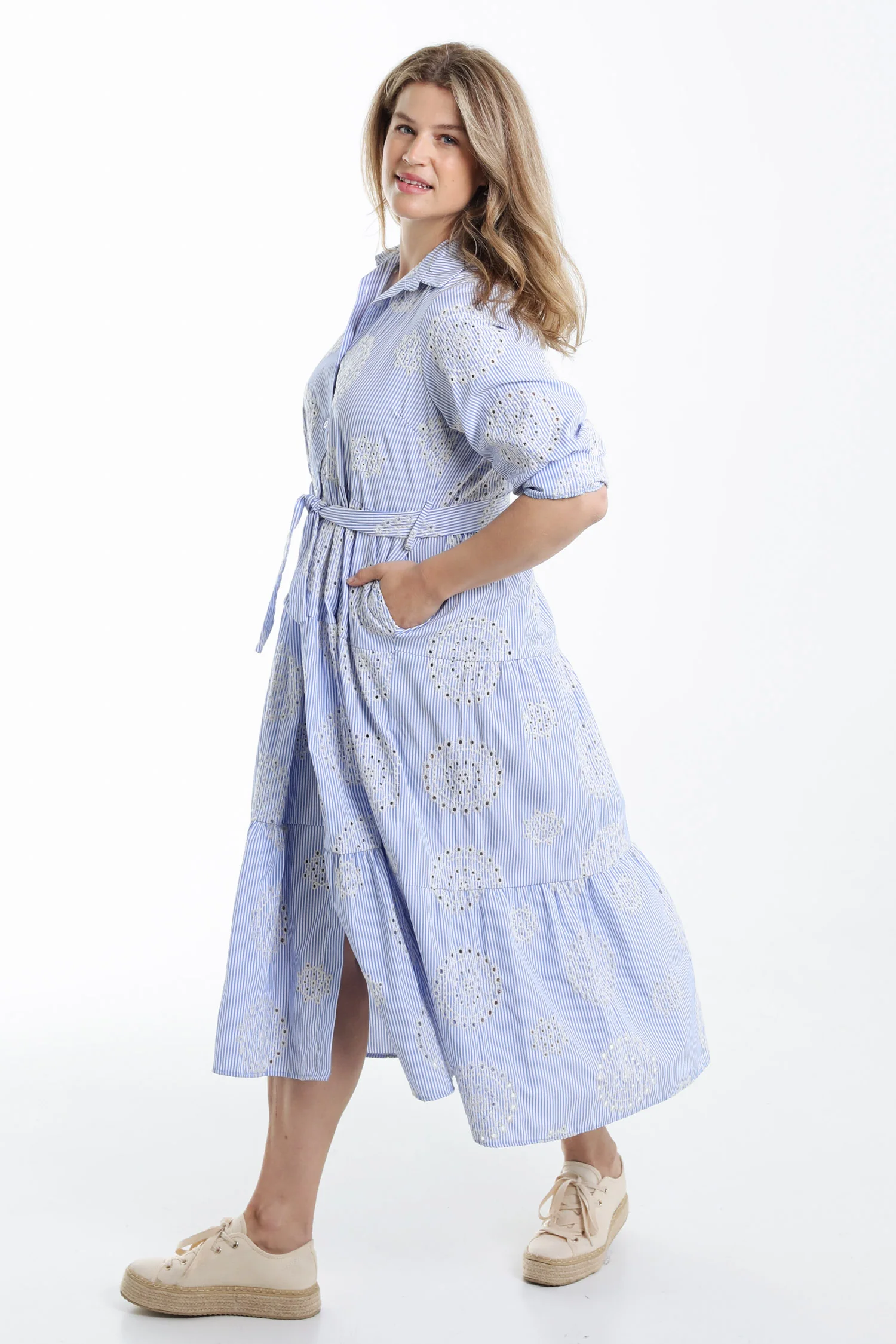 Robe longue rayée avec broderies - Image 7
