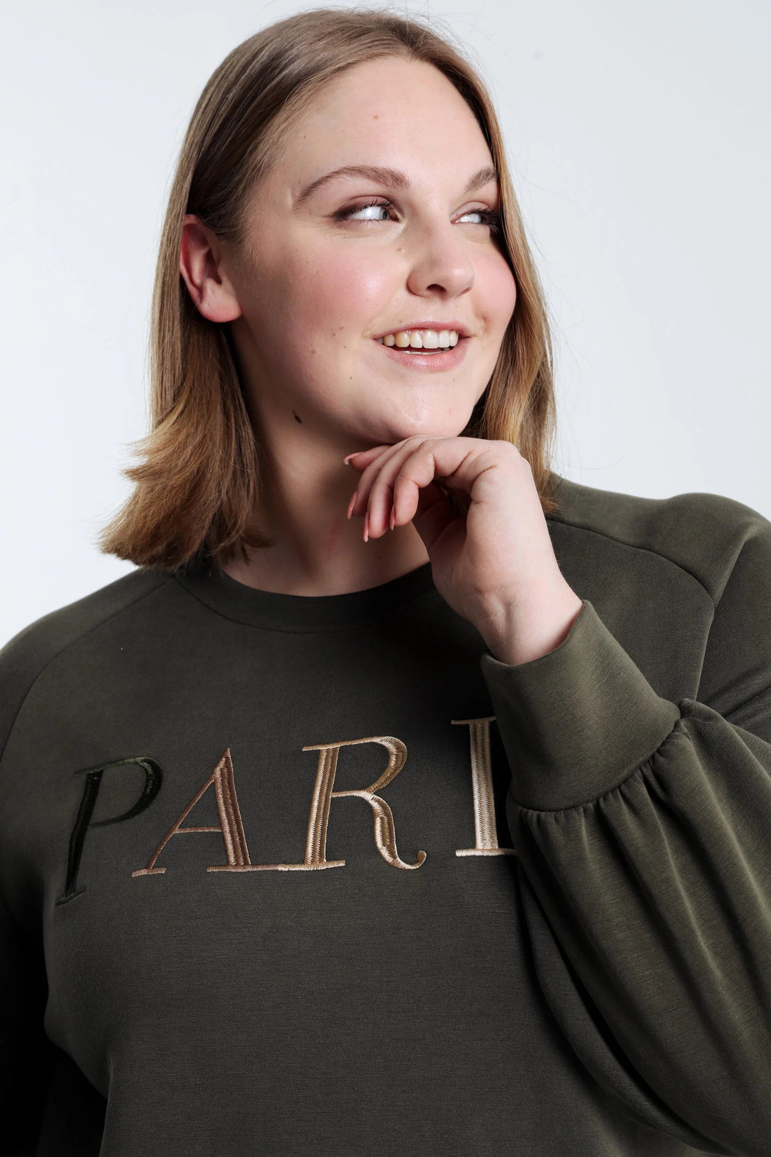 Robe sweat broderie Paris - Image 6