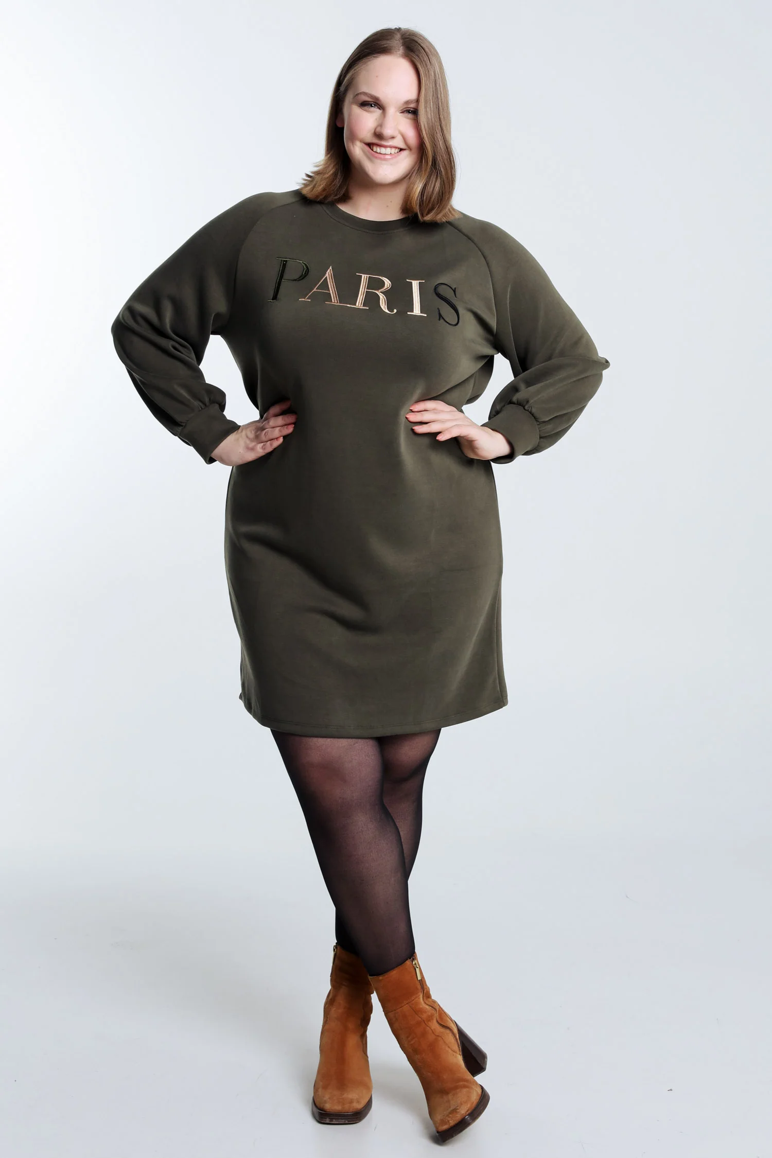 Robe sweat broderie Paris - Image 8