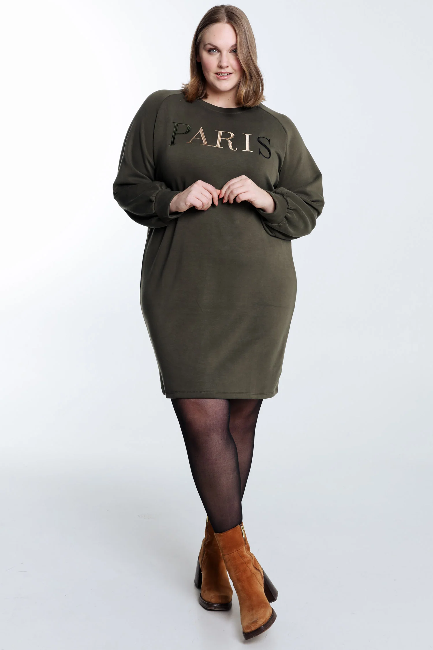 Robe sweat broderie Paris - Image 9