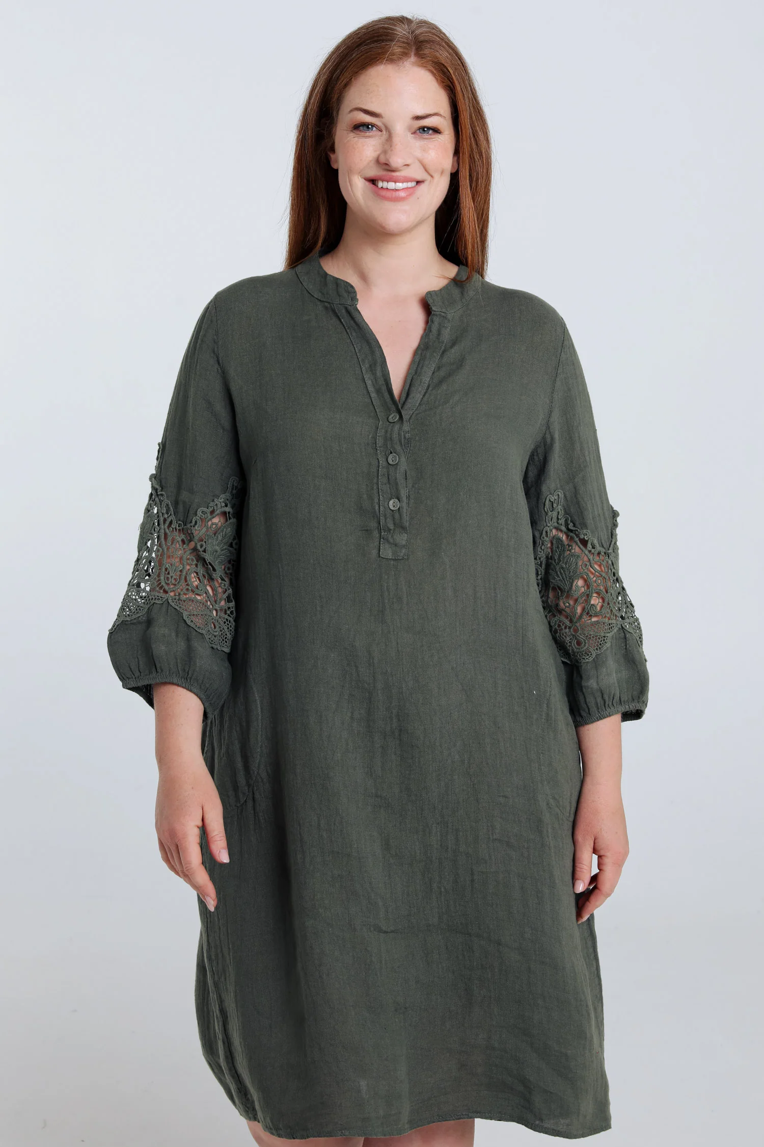 Robe tunique unie en lin détail macramé