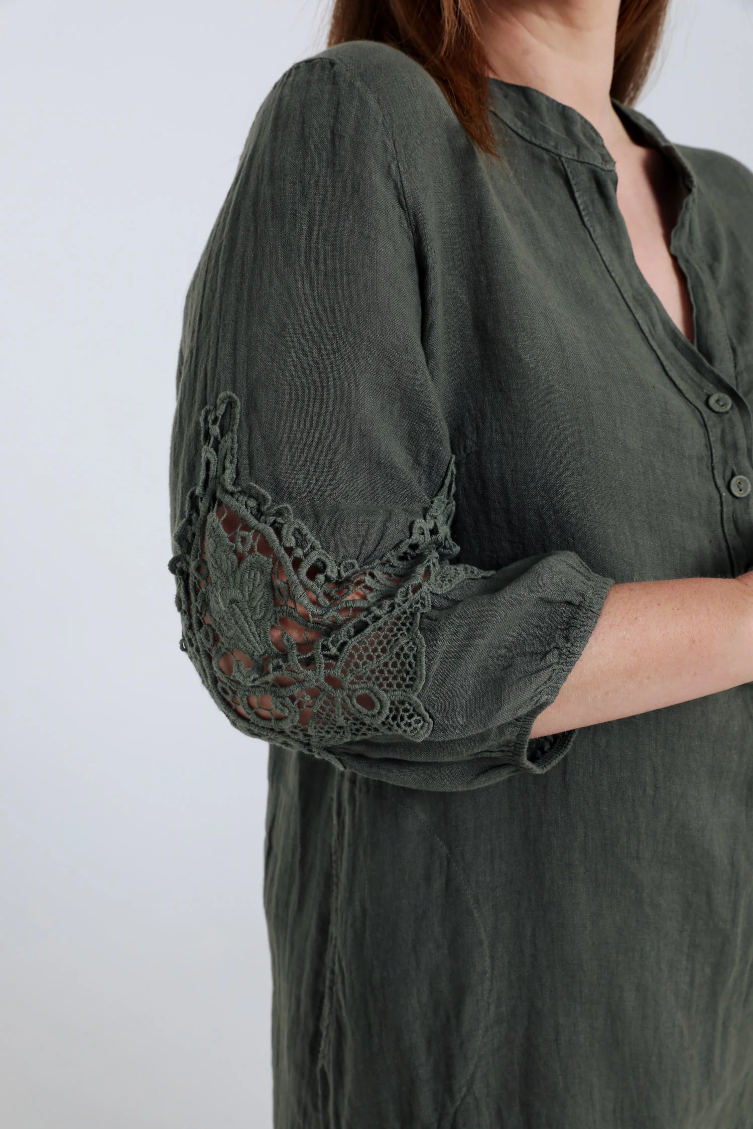 Robe tunique unie en lin détail macramé - Image 4