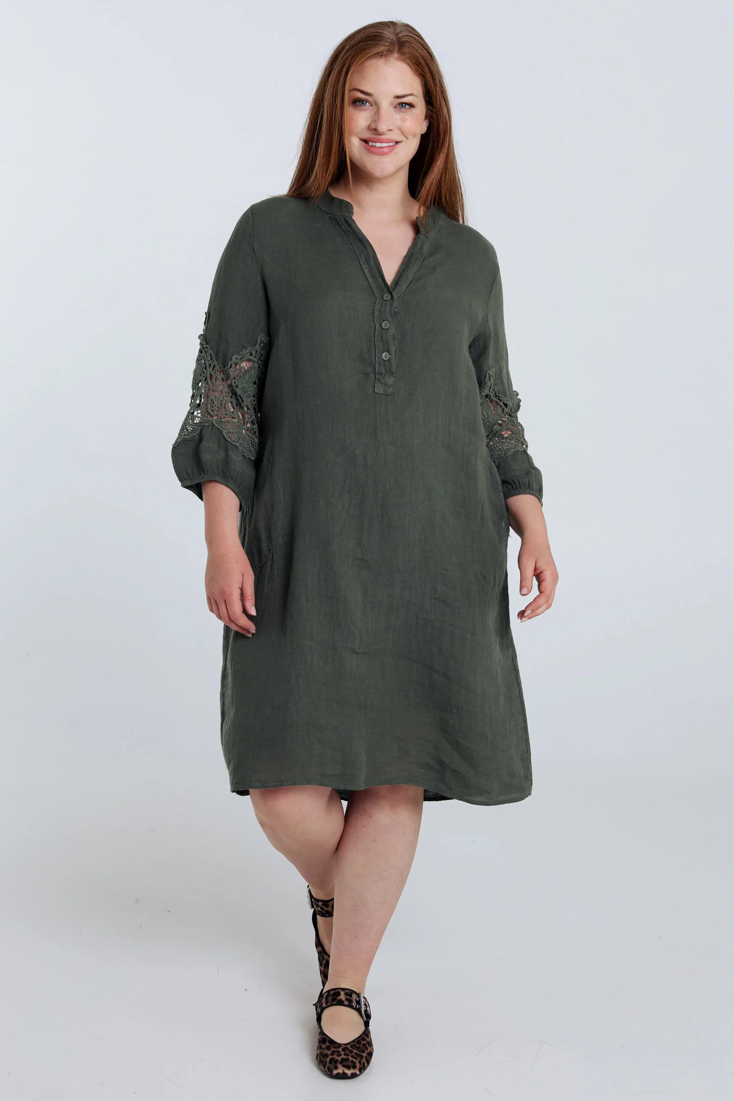 Robe tunique unie en lin détail macramé - Image 7