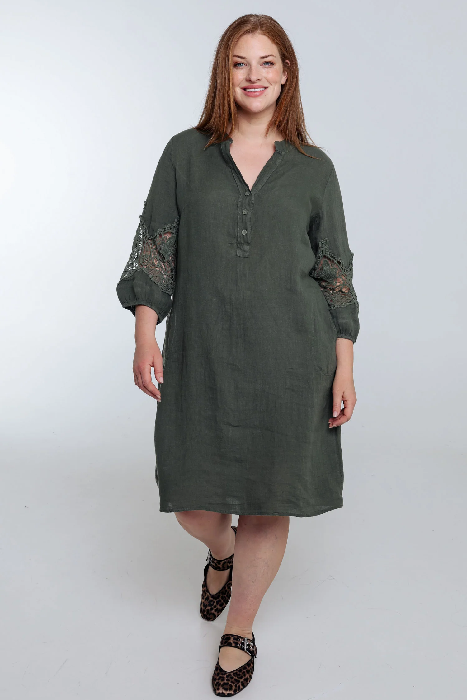 Robe tunique unie en lin détail macramé - Image 9