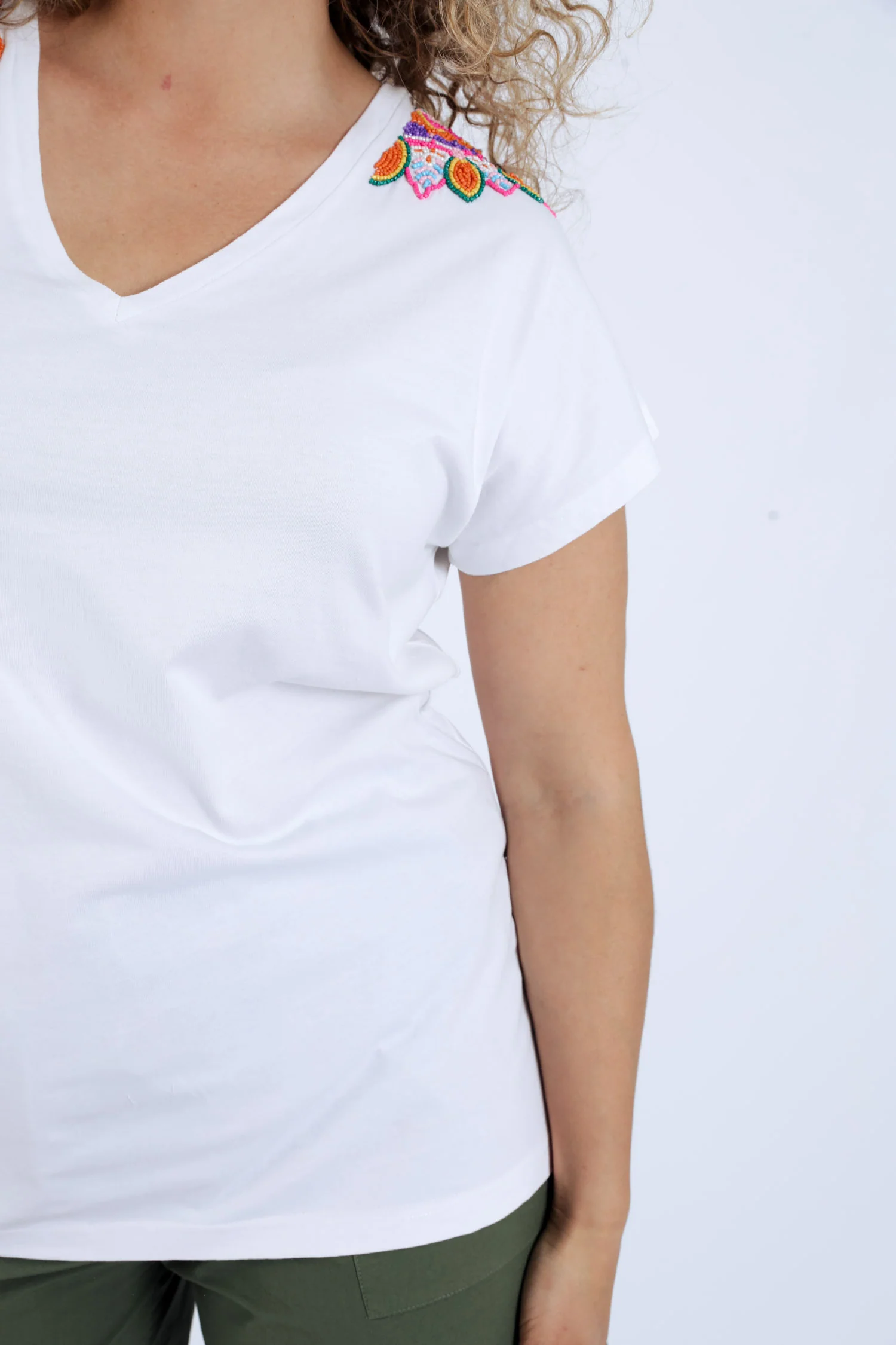 T-shirt en coton uni avec mandala en perles - Image 5