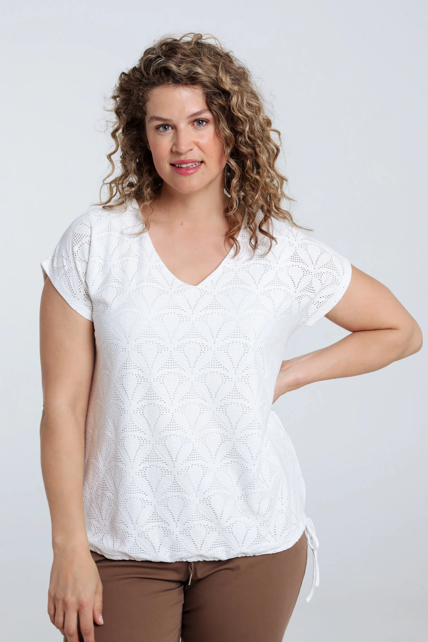 T-shirt en dentelle uni avec dessin floral