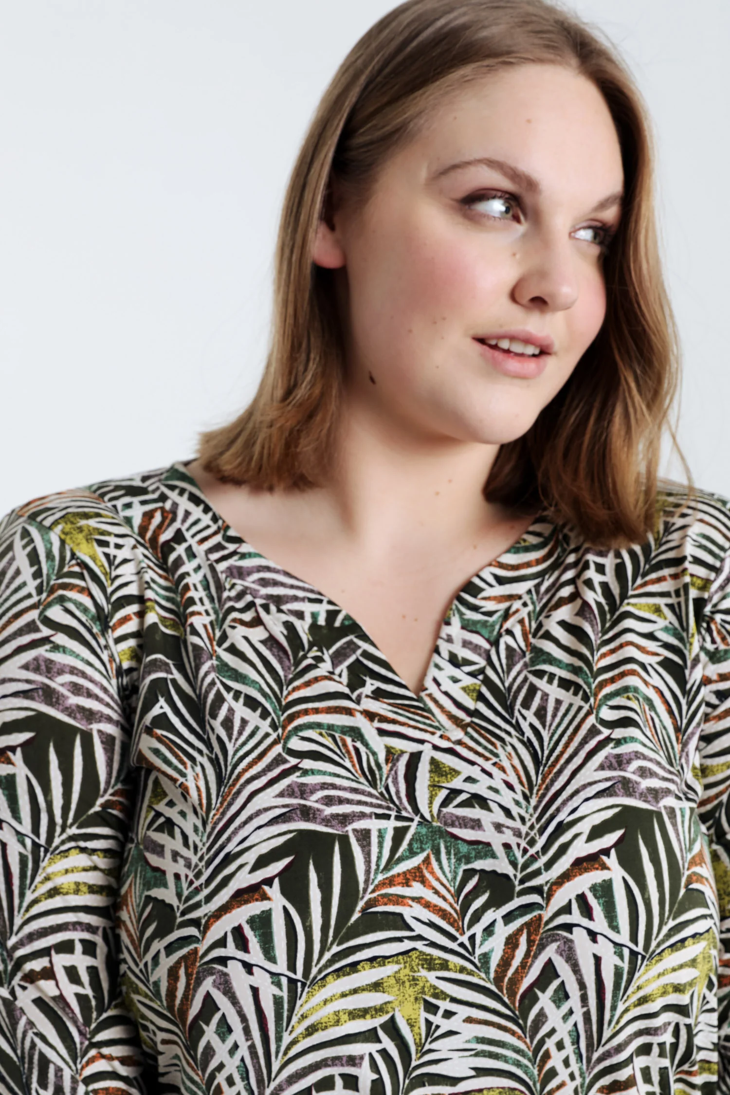 T-shirt en maille froide imprimé feuilles - Image 5