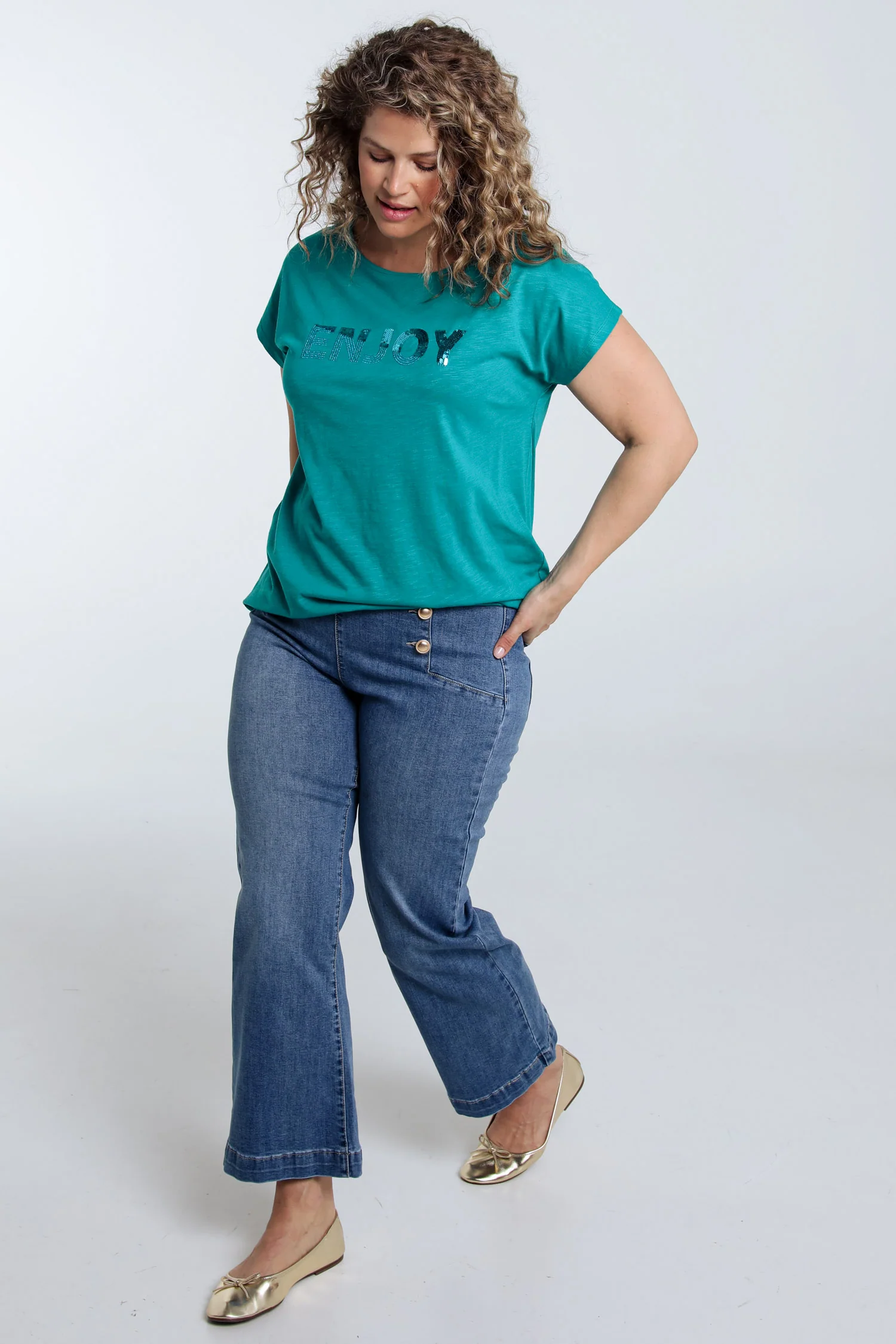 T-shirt uni avec broderie Enjoy et sequins - Image 19
