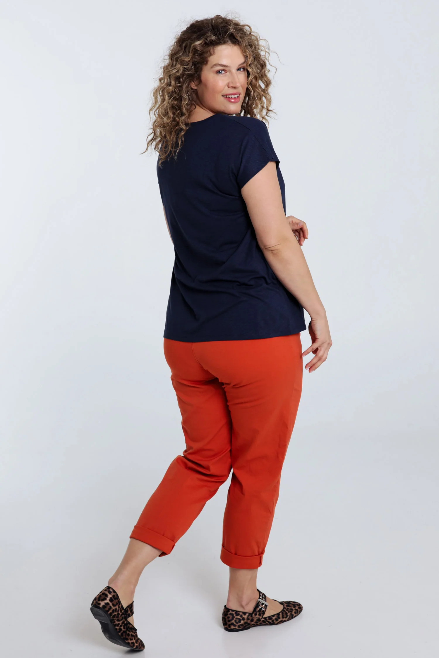 T-shirt uni avec broderie Enjoy et sequins - Image 2