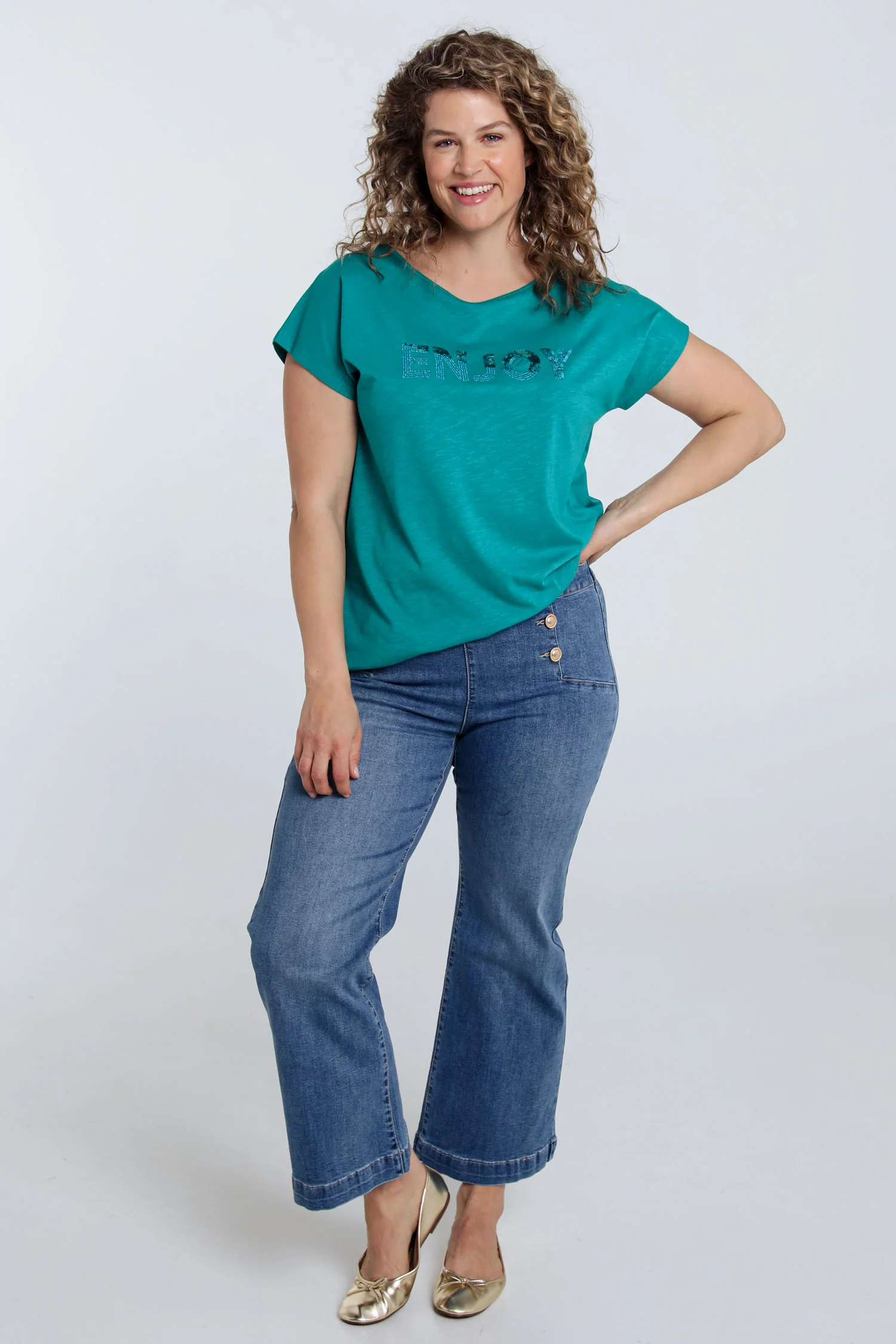 T-shirt uni avec broderie Enjoy et sequins - Image 20
