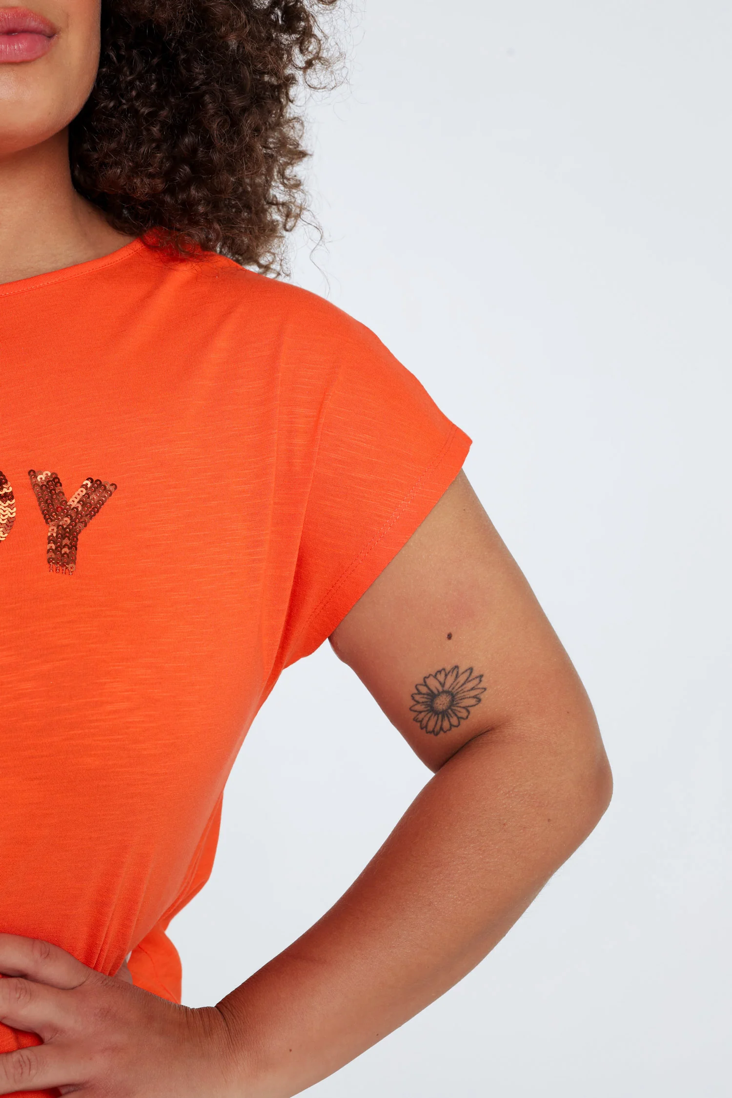 T-shirt uni avec broderie Enjoy et sequins - Image 27