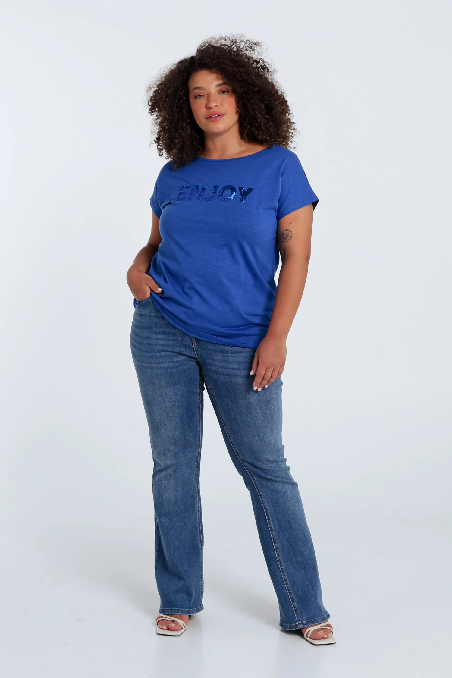 T-shirt uni avec broderie Enjoy et sequins - Image 41