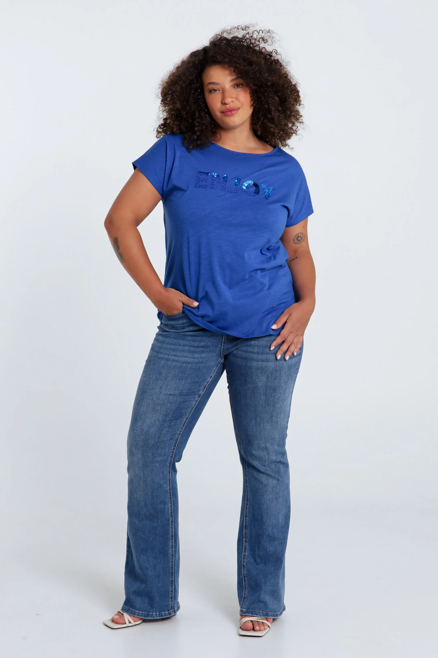 T-shirt uni avec broderie Enjoy et sequins - Image 42