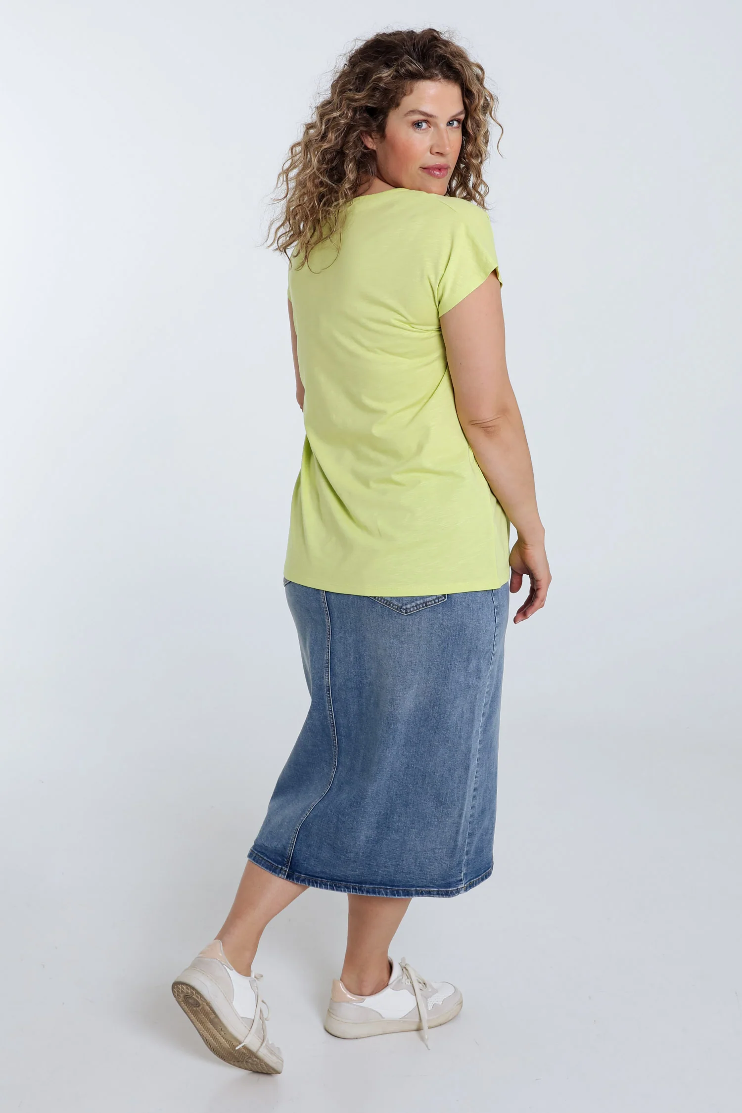 T-shirt uni avec broderie Enjoy et sequins - Image 46