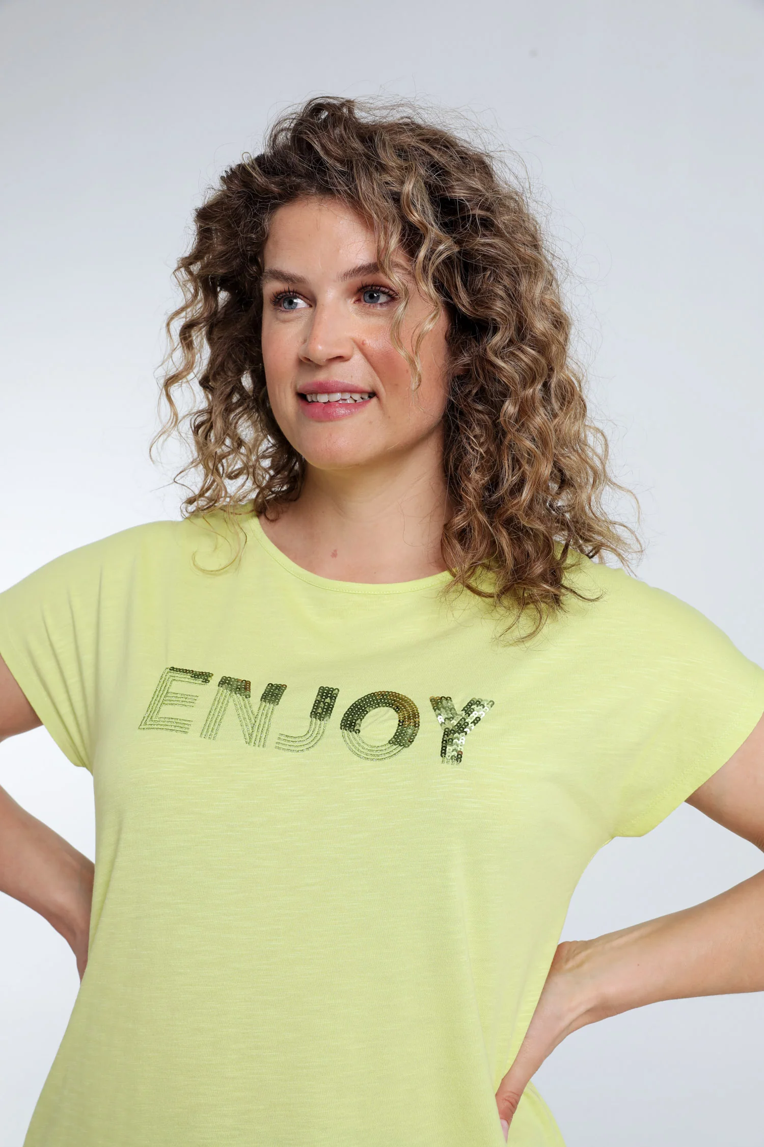 T-shirt uni avec broderie Enjoy et sequins - Image 47