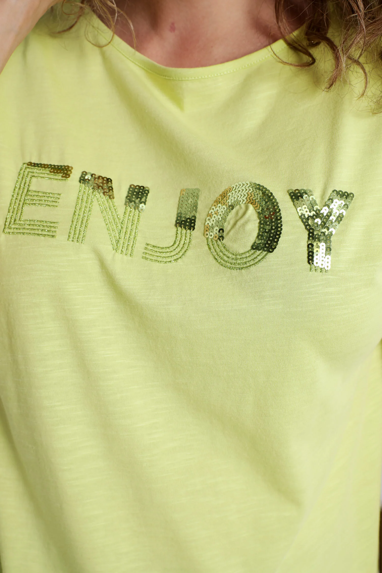 T-shirt uni avec broderie Enjoy et sequins - Image 48