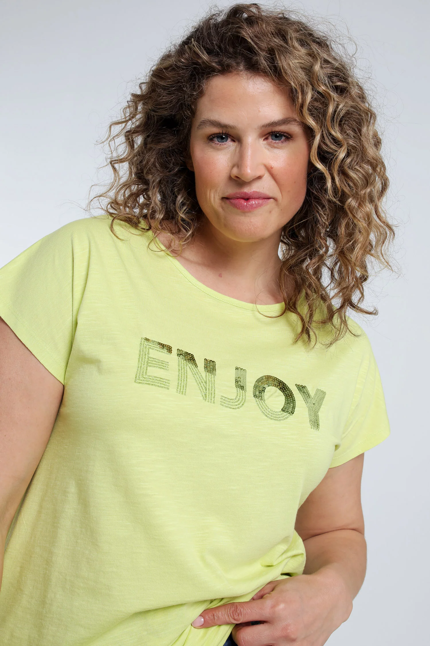 T-shirt uni avec broderie Enjoy et sequins - Image 49