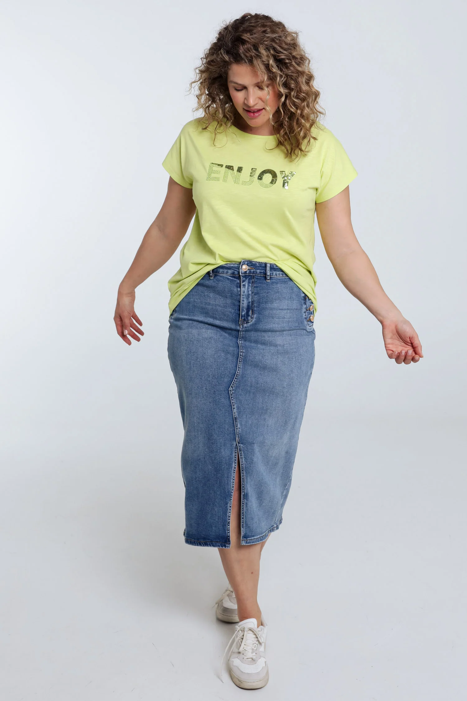 T-shirt uni avec broderie Enjoy et sequins - Image 52
