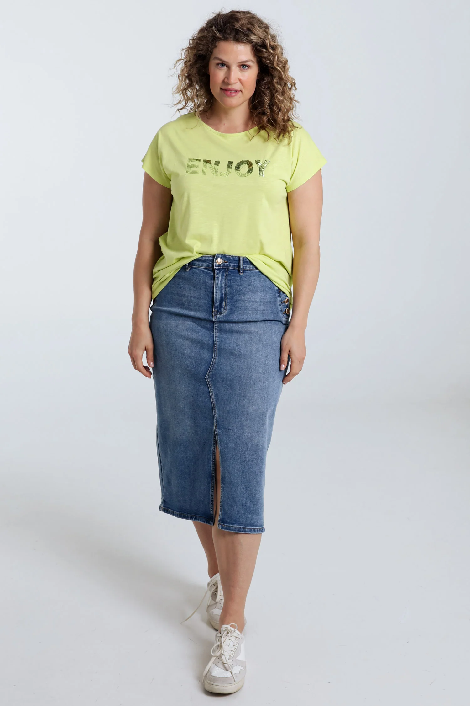 T-shirt uni avec broderie Enjoy et sequins - Image 53